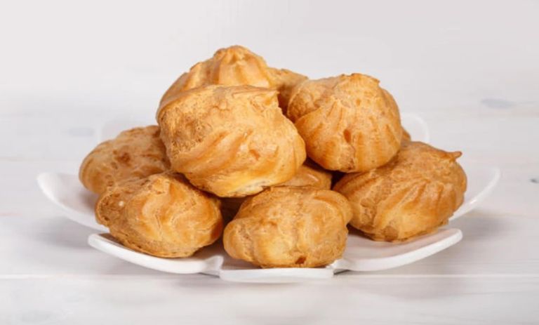 کالری شیرینی نان خامه‌ای چقدر است؟