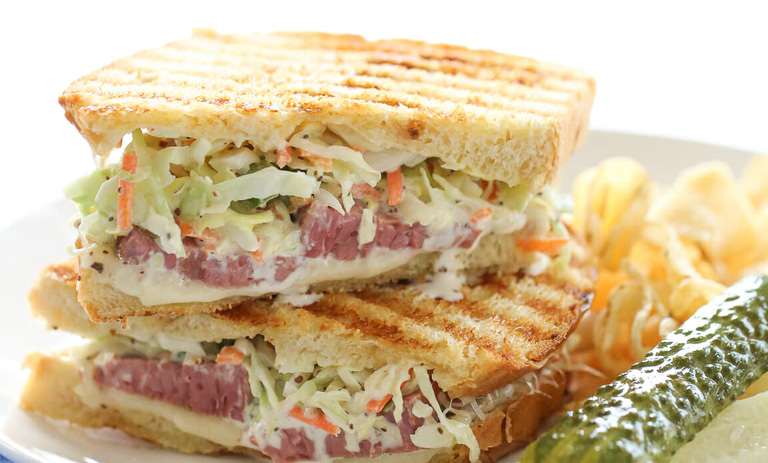 طرز تهیه ساندویچ سرد تابستونی؛ سریع و آسان