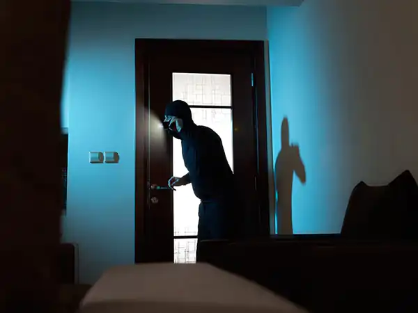 تعبیر خواب دزد در تاریکی برای زن متاهل و باردار و دختر مجرد از روانشناسی