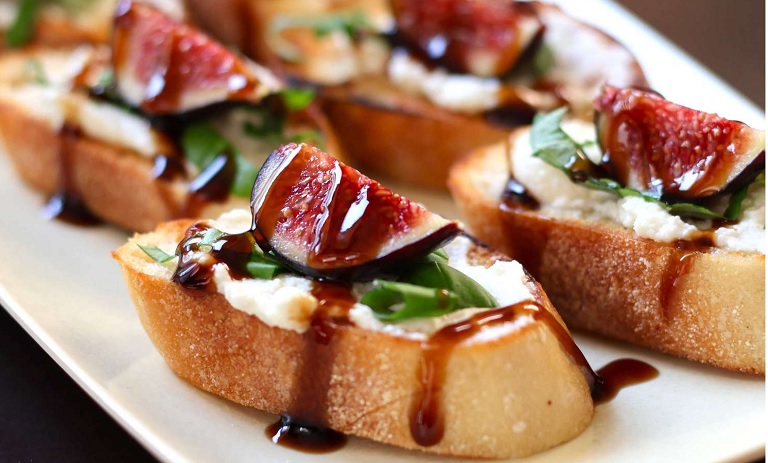 طرز تهیه کراستینی انجیر؛ پیش غذای ساده ایتالیایی