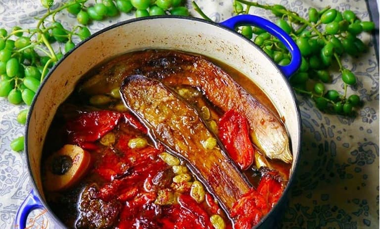 طرز تهیه خورشت غوره بادمجان سنتی+ نکات و فوت‌و‌فن ها