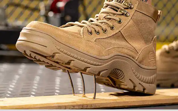 تعبیر خواب میخ در کفش برای زن متاهل و باردار و دختر مجرد از روانشناسی