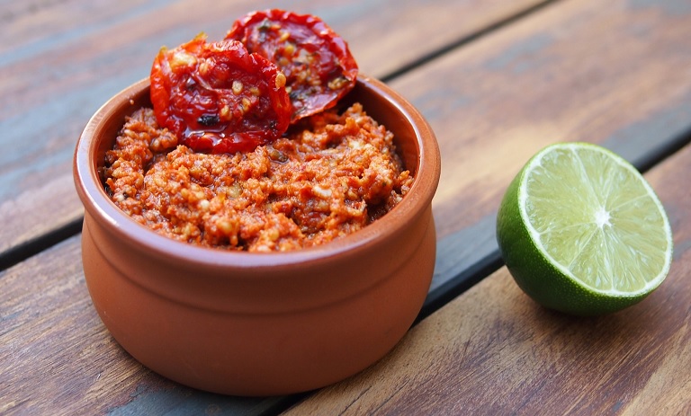 طرز تهیه دیپ گوجه فرنگی با گوجه خشک و تازه