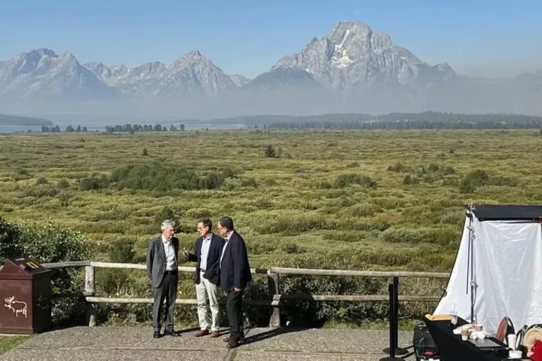 جلسه جکسون هول چیست و چه تاثیری بر قیمت طلا و بیت کوین دارد؟