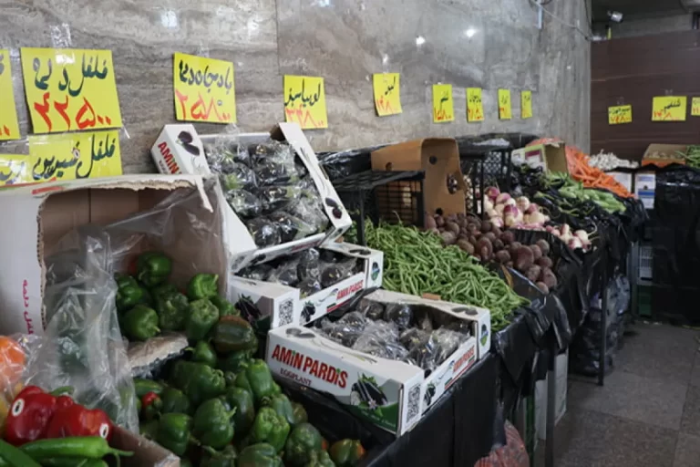 علت نوسان قیمت خیار و کاهو در بازار چیست؟