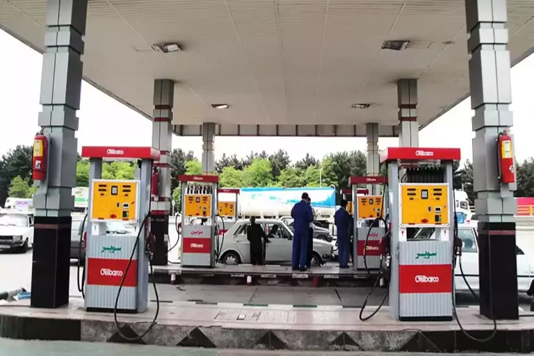 جایگاه‌های سوخت همچنان در انتظار بنزین سوپر وارداتی