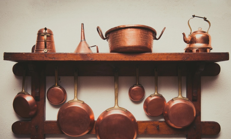 انواع ظروف مسی؛ از قابلمه تا لیوان‌های سنتی