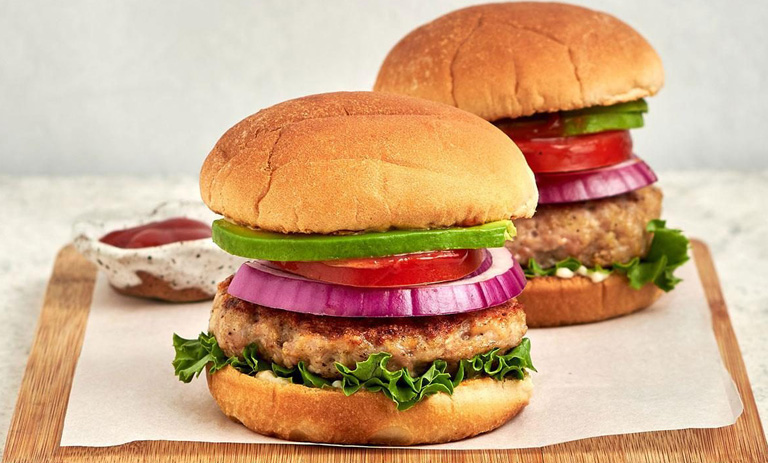 ساندویچ فیله مرغ و بادام هندی رژیمی؛ ویژه ورزشکاران