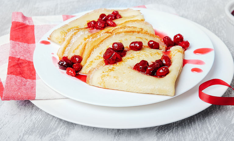 طرز تهیه پنکیک زغال اخته؛ با دستور ساده و خوشمزه