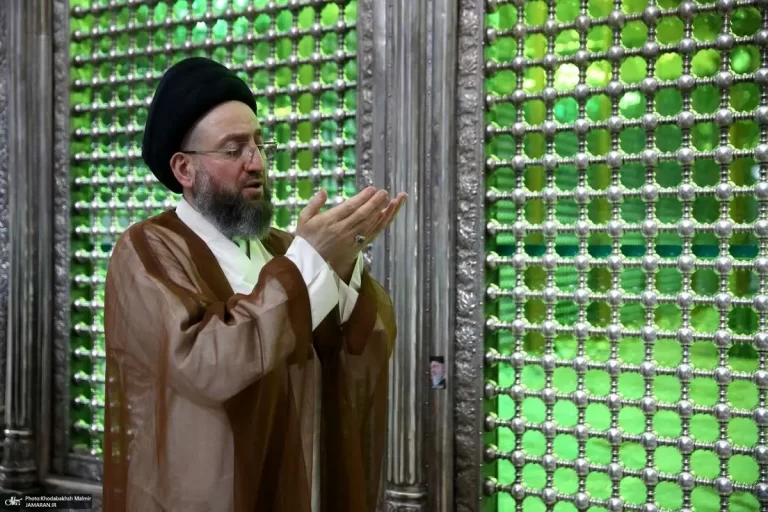 تصاویر؛ ادای احترام شبانه عمار حکیم به امام خمینی(ره)