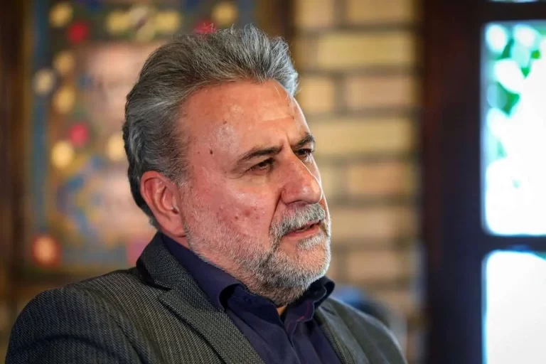 نشانه بی‌سوادی سیاست خارجی است!