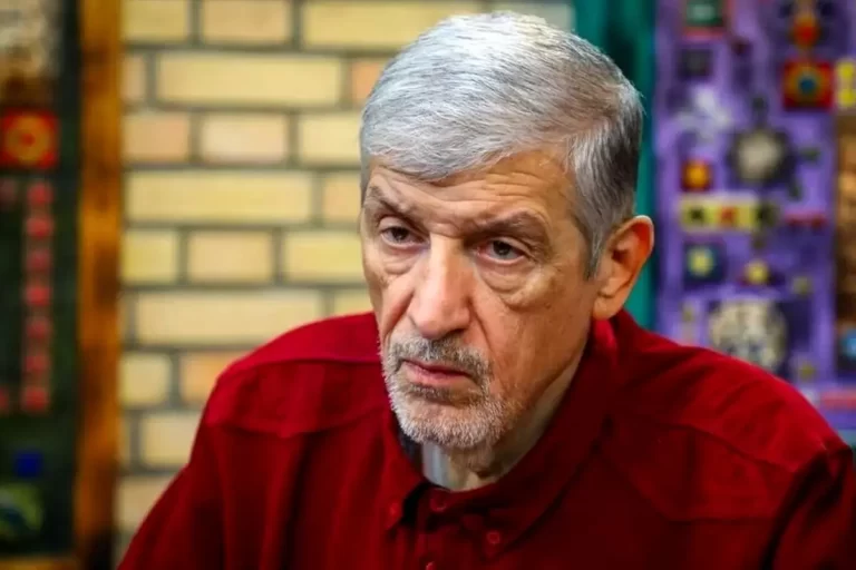 منصور حقیقت‌پور خطاب به ثابتی: حرف مفت نزنید