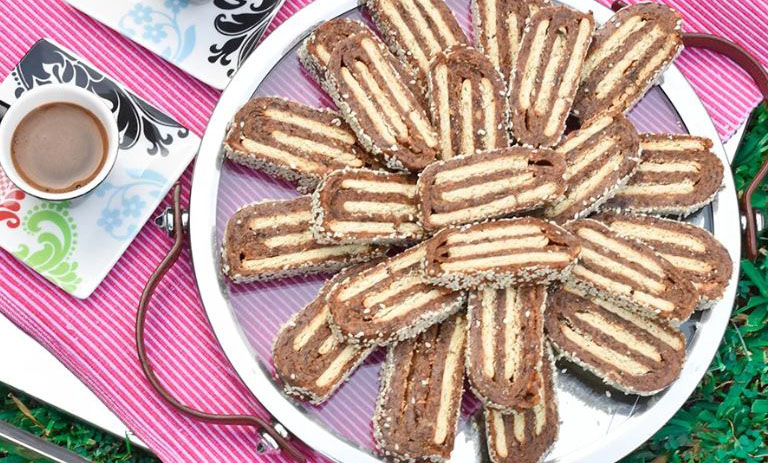 دسر خرما با بیسکوئیت پتی بور؛ مقوی برای بچه مدرسه‌ای ها