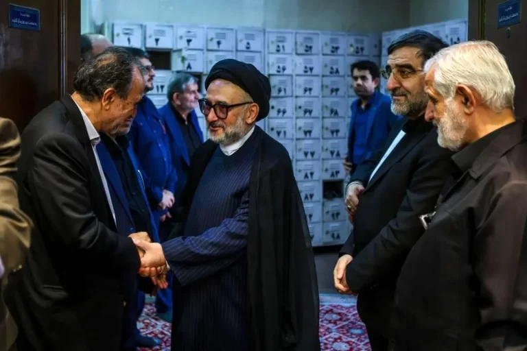 تصاویر؛ چهره‌های سیاسی در مجلس ترحیم چهلم احمد توکلی