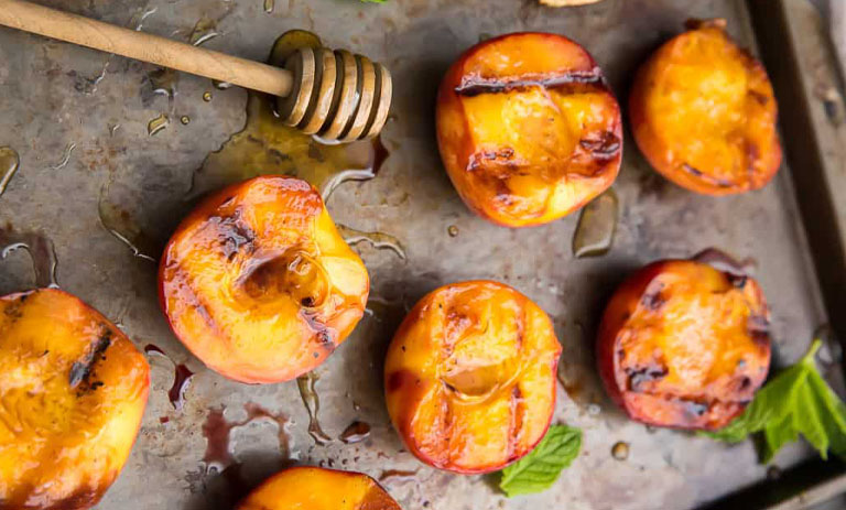 طرز تهیه هلو بو داده عسلی؛ ترکیب سالم و خوشمزه برای مهمانی‌ها