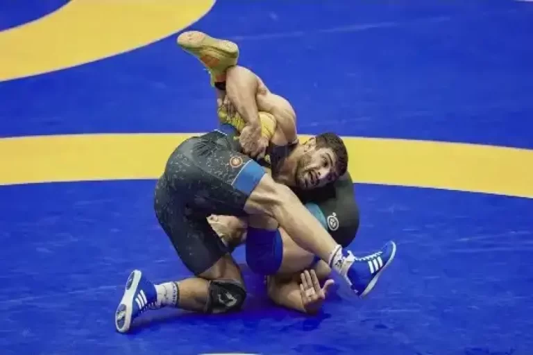 سرشاخ ۴ آزادکار ایران در روز نخست قهرمانی جهان