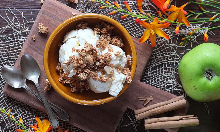 طرز تهیه بستنی سیب و دارچین؛ با طعمی بی‌نظیر