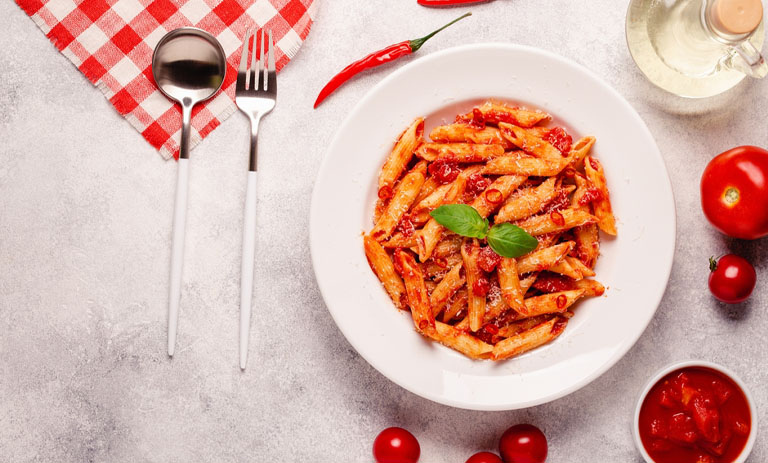 طرز تهیه پاستا عربیتا؛ پاستای تند عربی