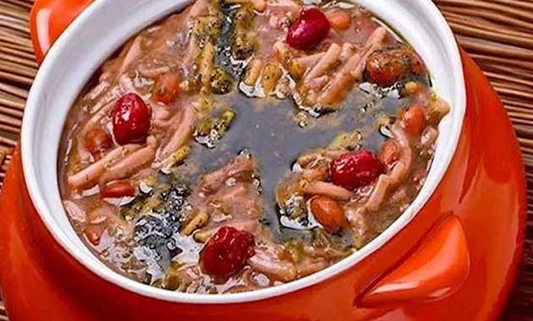 طرز تهیه آش زغال اخته؛ غذای محلی خاص با طعم متفاوت