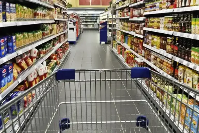 گرانی دوباره سبد معیشت/ قدرت خرید کارگران باز هم کاهش یافت