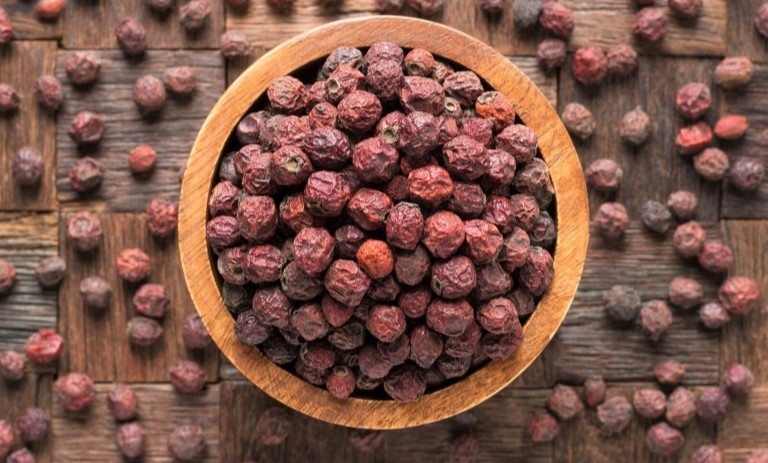 5 روش خشک کردن زالزالک و استفاده از آن در فصول مختلف