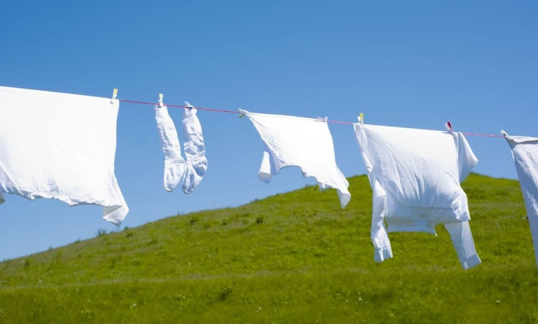 چگونه لباس‌ها را در کوتاه‌ترین زمان ممکن خشک کنیم؟