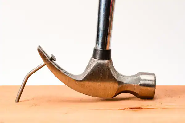 تعبیر خواب میخ درآوردن برای زن متاهل و باردار و دختر مجرد از روانشناسی