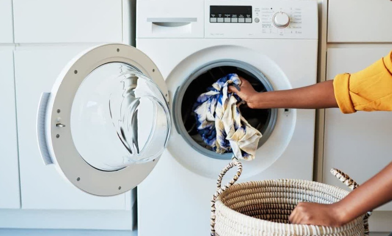 چه وسایلی را می‌توان با ماشین لباسشویی شست؟