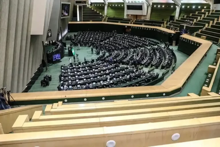 مجلس تا چه زمانی تعطیل شد؟