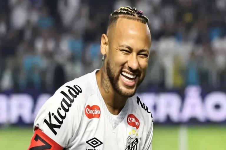 یک میلیارد دلار پول بادآورده برای ستاره سرشناس فوتبال