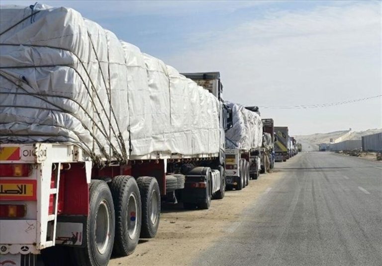 کامیون‌های کمک ایران به افغانستان رسید+ عکس