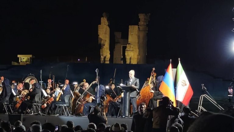 کنسرت تاریخی در تخت‌جمشید + عکس