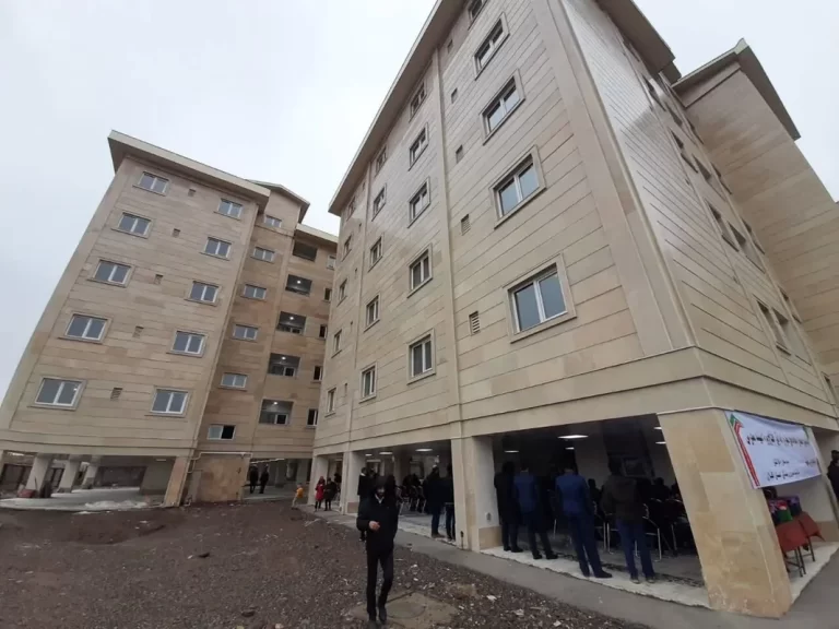 چند درصد درآمدهای حاصل از فروش و تهاتر املاک و اراضی صرف مسکن محرومان می‌شود؟