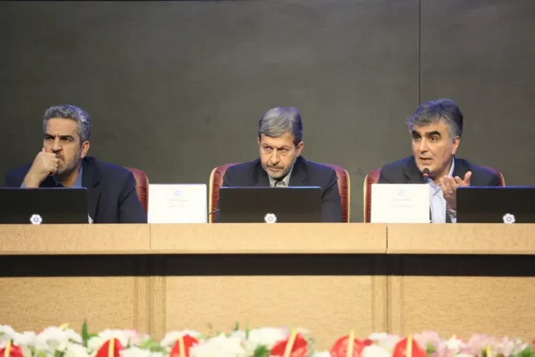 نرخ‌ بالای دلار القاء شده از سوی دشمنان است