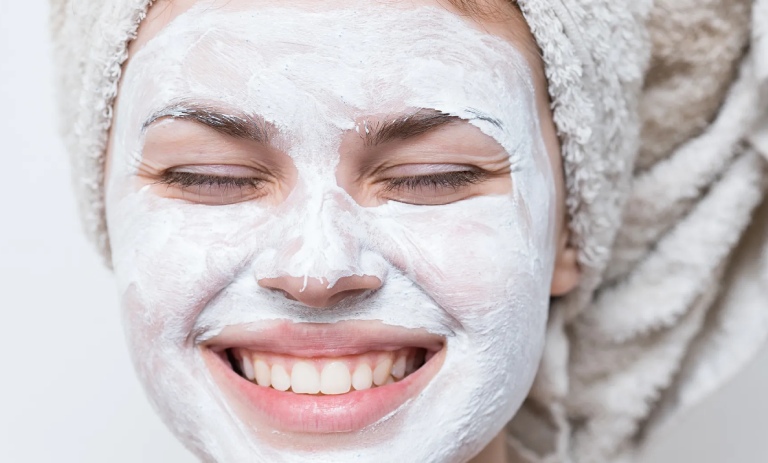 طرز تهیه ۴ ماسک صورت خانگی برای روشن‌کردن پوست