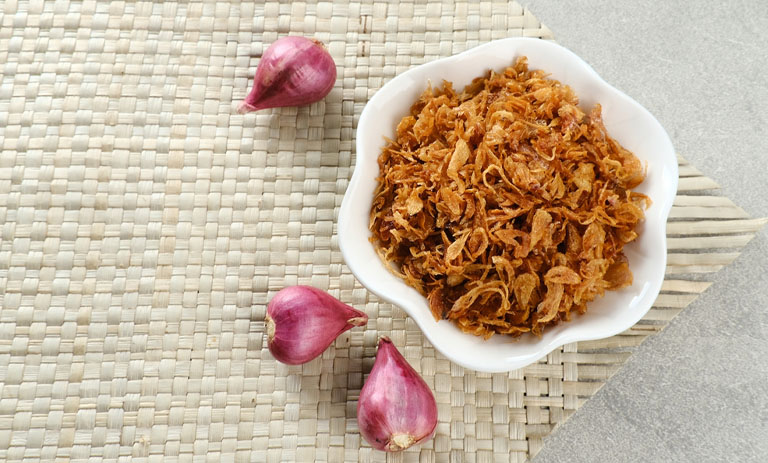 طرز تهیه پیاز داغ کریسپی+ نکات و فوت‌و‌فن ها