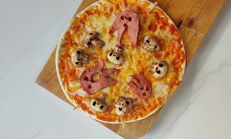 طرز تهیه پیتزا هالووینی برای یک جشن وحشتناک