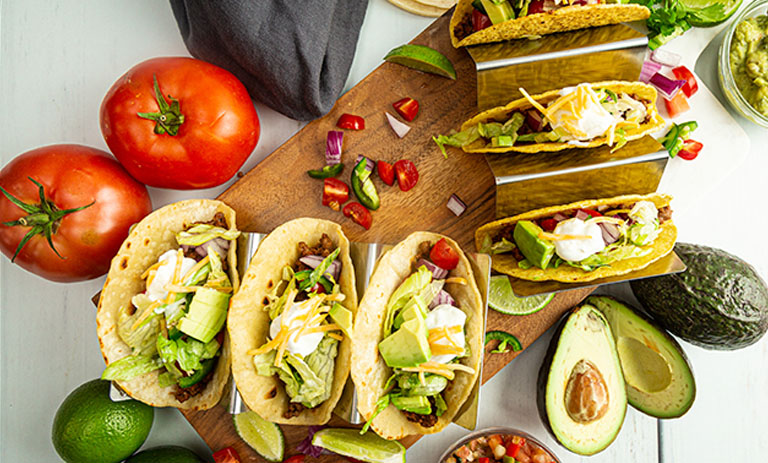 طرز تهیه تاکو به سبک مکزیکی؛ خوشمزه و خاص برای مهمانی‌ها