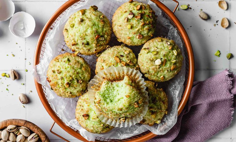 طرز تهیه مافین پسته‌ای؛ خوراکی خوشمزه و جذاب برای مدرسه