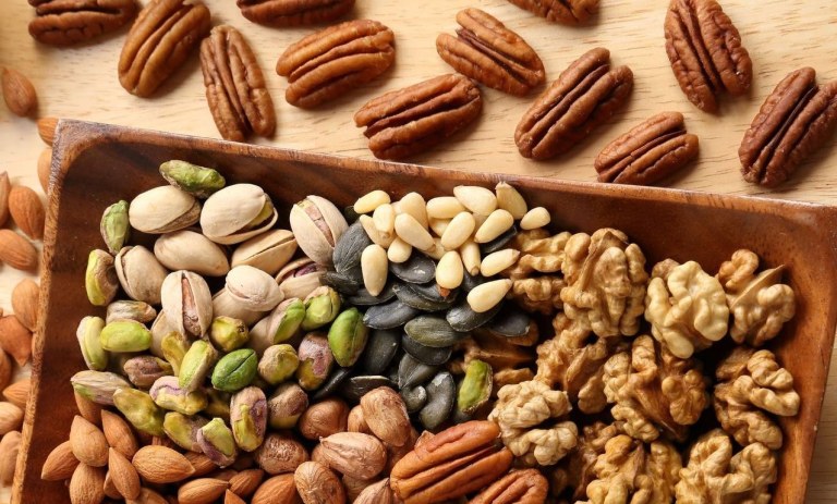 روش‌های ساده برای از بین بردن بوی کهنگی آجیل