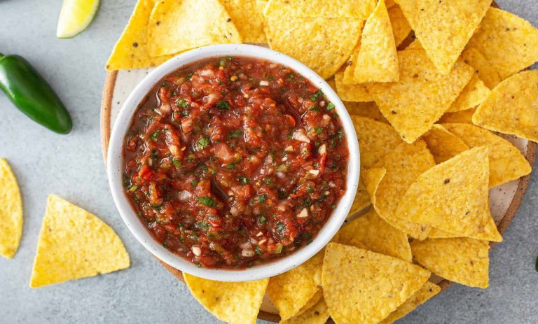 طرز تهیه سس سالسا خانگی؛ طعمی تند و تازه برای انواع غذاها