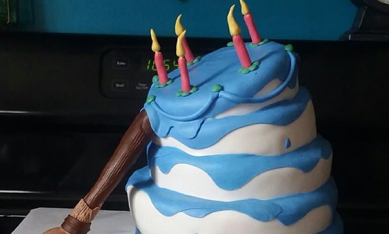 کیک زیبای خفته را در خانه درست کنید