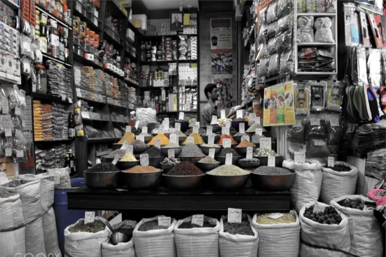 کالای مشکوک پشت ویترین عطاری‌ها/ خطر برای سلامت مردم در لباس طب سنتی