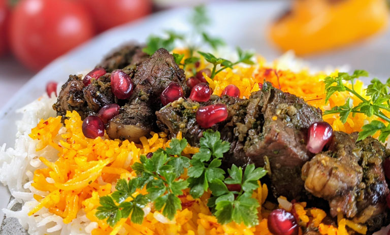 طرز تهیه کباب چنجه با آب انار؛ طعمی متفاوت و بی‌نظیر برای مهمانی