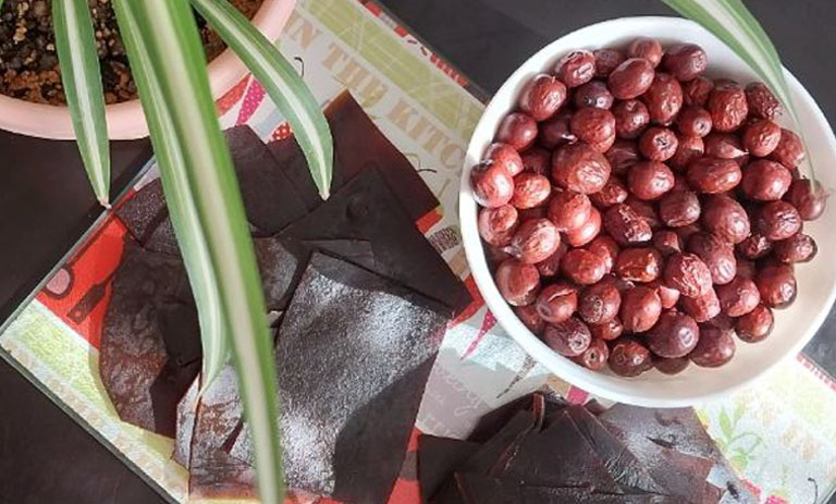 لواشک عناب؛ میان‌وعده‌ای ترش، مقوی و خانگی