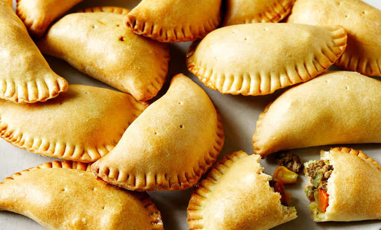 طرز تهیه پیراشکی گوشت برای تغذیه بچه مدرسه‌ای ها