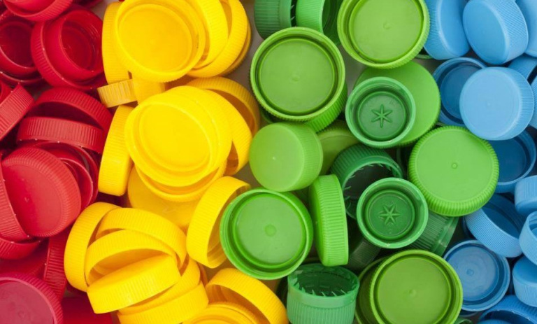 2 روش جالب نجات گیاهان با استفاده از درب بطری