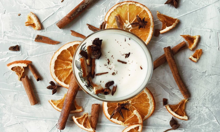 آموزش ساخت شمع‌های خوشبو با میوه‌ و گیاهان برای خانه‌ای معطر