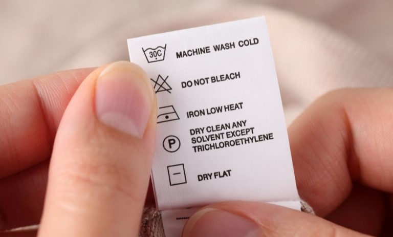 علائم روی لباس؛ معنای نمادها و علائم مهم برای مراقبت بهتر از لباس‌ها