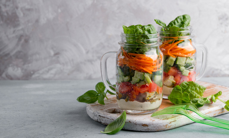 طرز تهیه سالاد فصل سرما با سبزیجات تابستانی با ماندگاری بالا